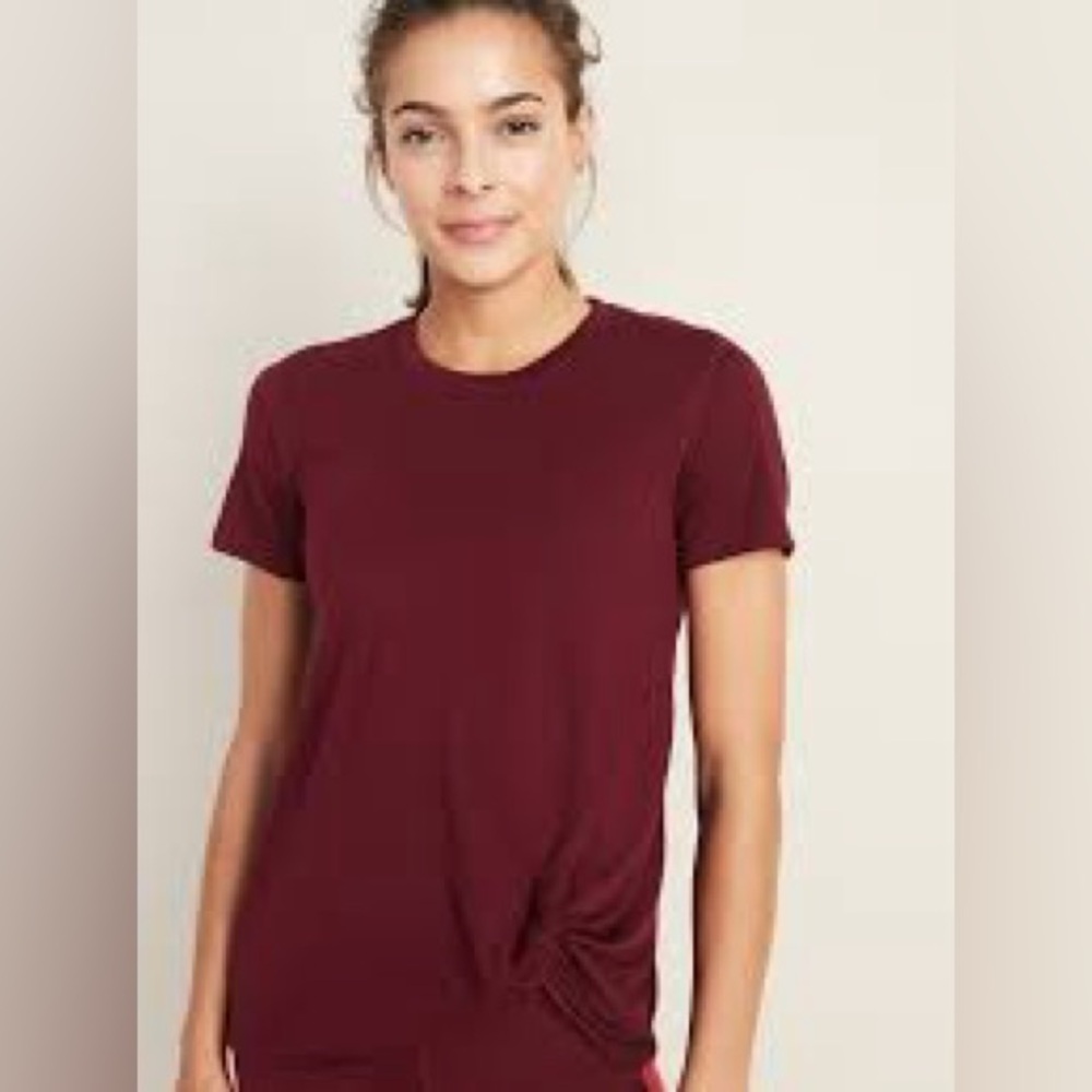 Old Navy UltraLite Twist-Hem Performance Tee for Women